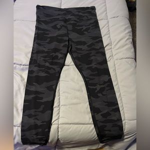 Elation 7/8 Camo tight, Size Large.